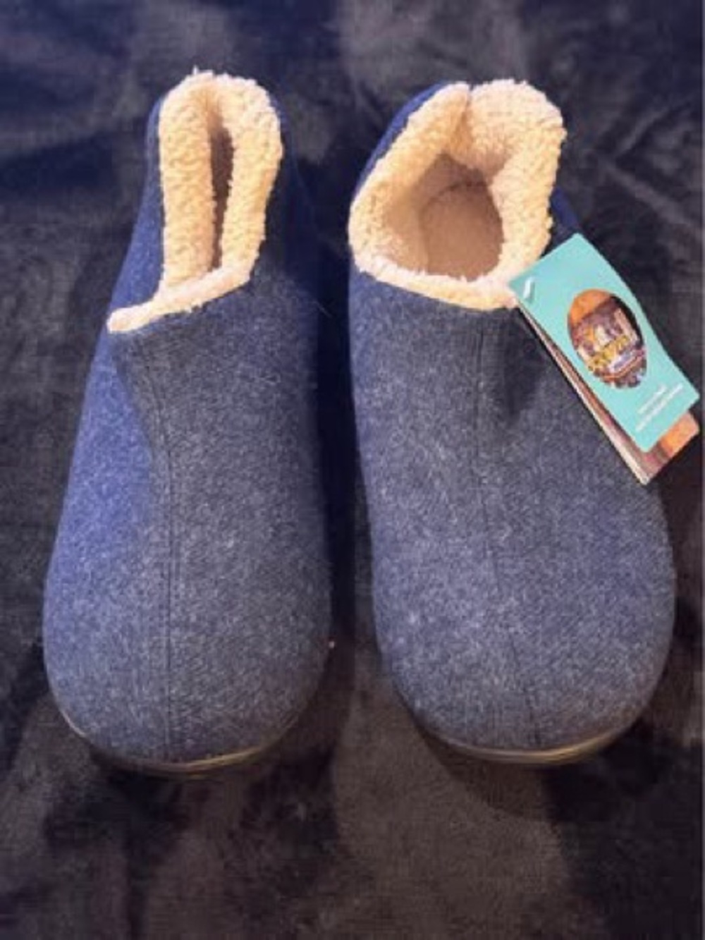 Rock Dove Blue slippers with cream-colored fleece lining Women’s size 10